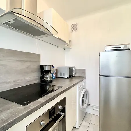 Beautiful T2 Large Terrace Near Center & Sea Apartman *