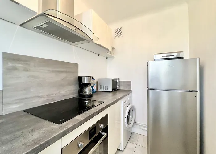 Beautiful T2 Large Terrace Near Center & Sea Apartman *