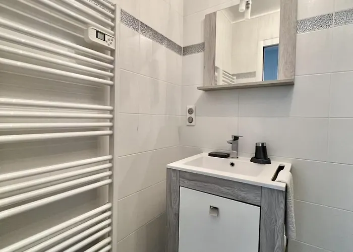 Beautiful T2 Large Terrace Near Center & Sea *